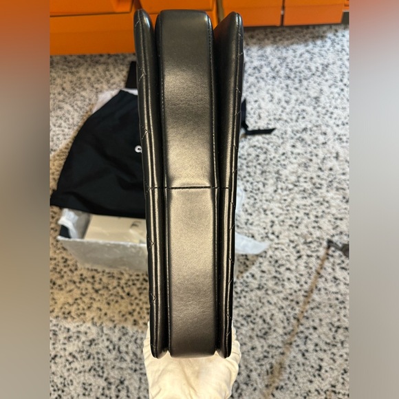 CHANEL Medium Trendy CC in Black Lambskin - Picture 5 of 12